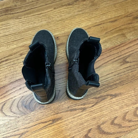 Universal Thread Felted Chelsea Boots - Picture 5 of 7